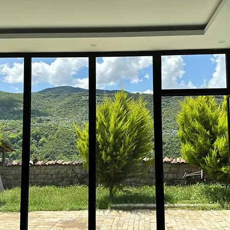 Gasthuis Farm River And Kanoe Polican (Berat)