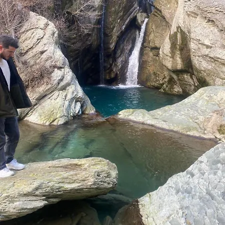 Farm River And Kanoe Πανσιόν Polican (Berat)